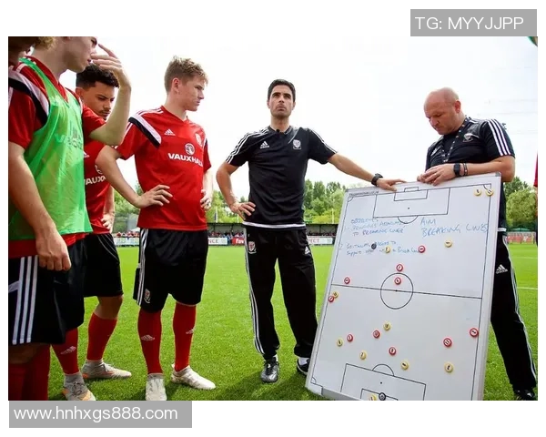 克罗斯领衔球队新篇章展望未来挑战与机遇并存的足球旅程 克罗斯领衔球队新篇章展望未来挑战与机遇并存的足球旅程